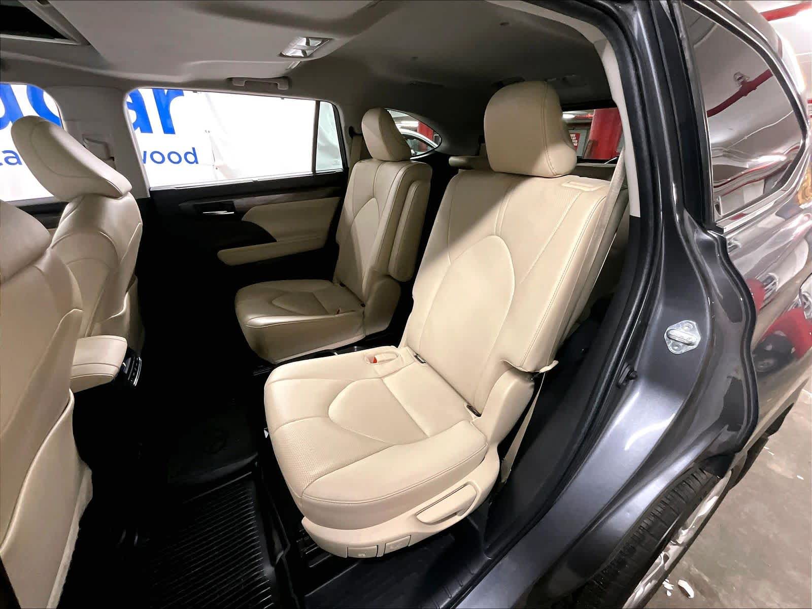 used 2023 Toyota Highlander car, priced at $33,871