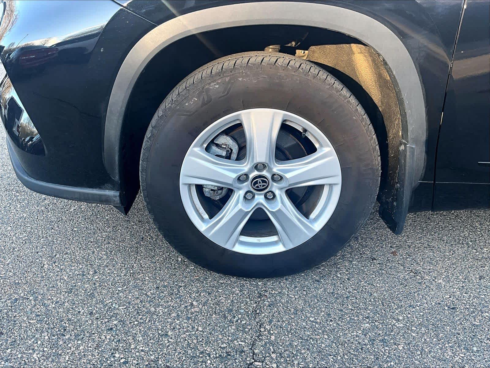 used 2025 Toyota Highlander car, priced at $39,997