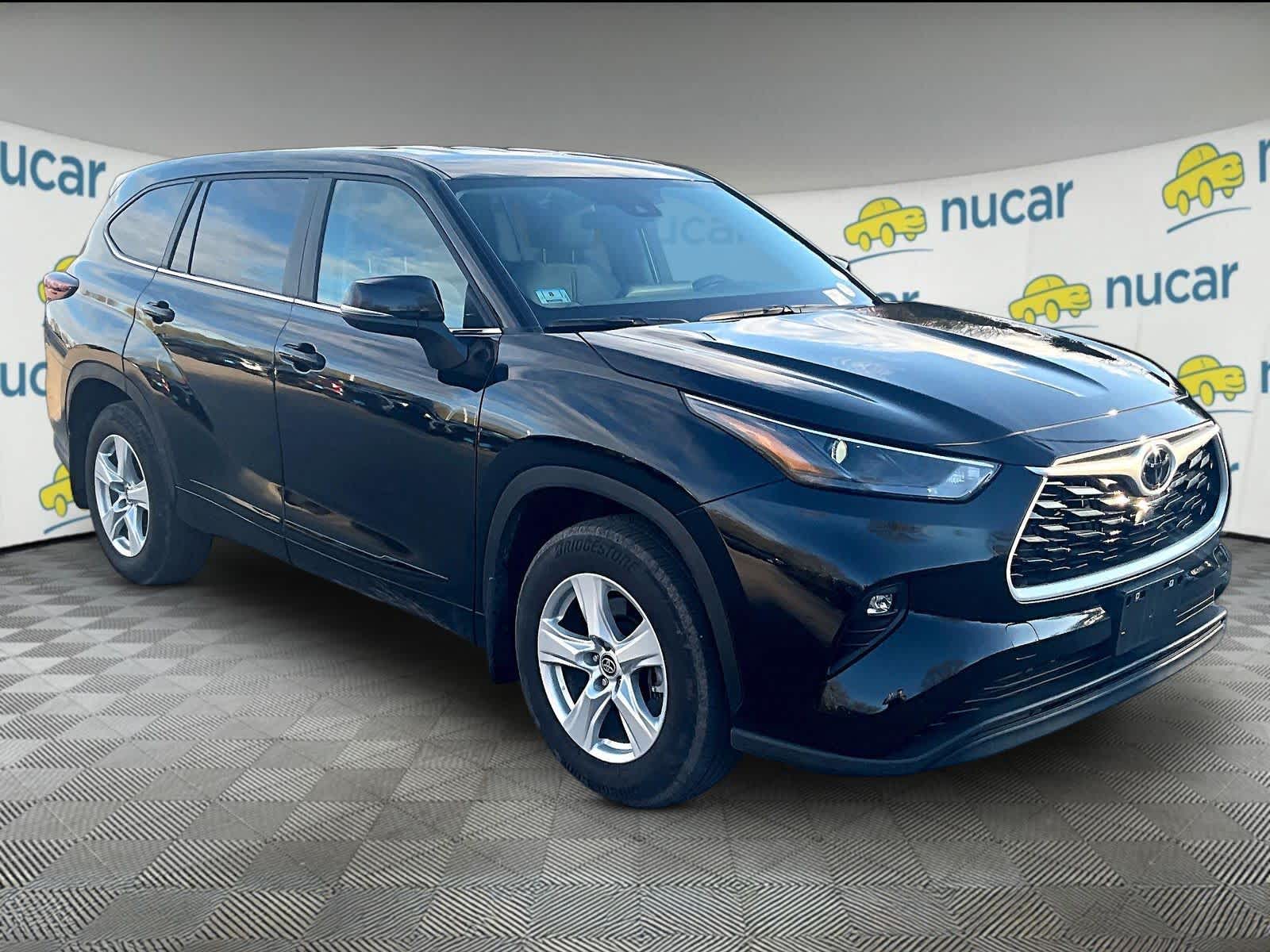 used 2025 Toyota Highlander car, priced at $39,997