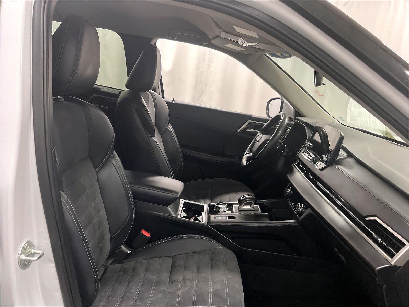 used 2024 Mitsubishi Outlander car, priced at $20,425