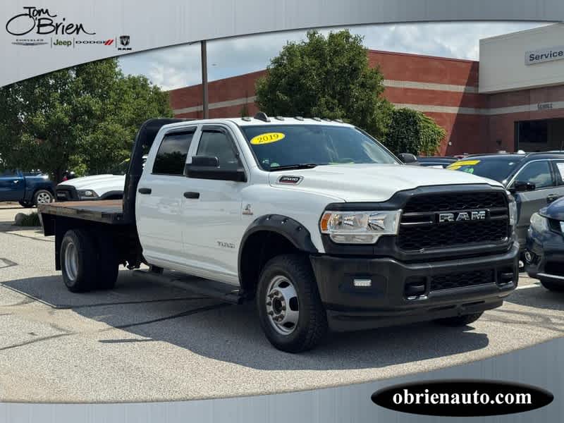 Bright White Clearcoat 2019 RAM 3500 Chassis Pickup Truck Four-Wheel Drive 6-Speed Automatic