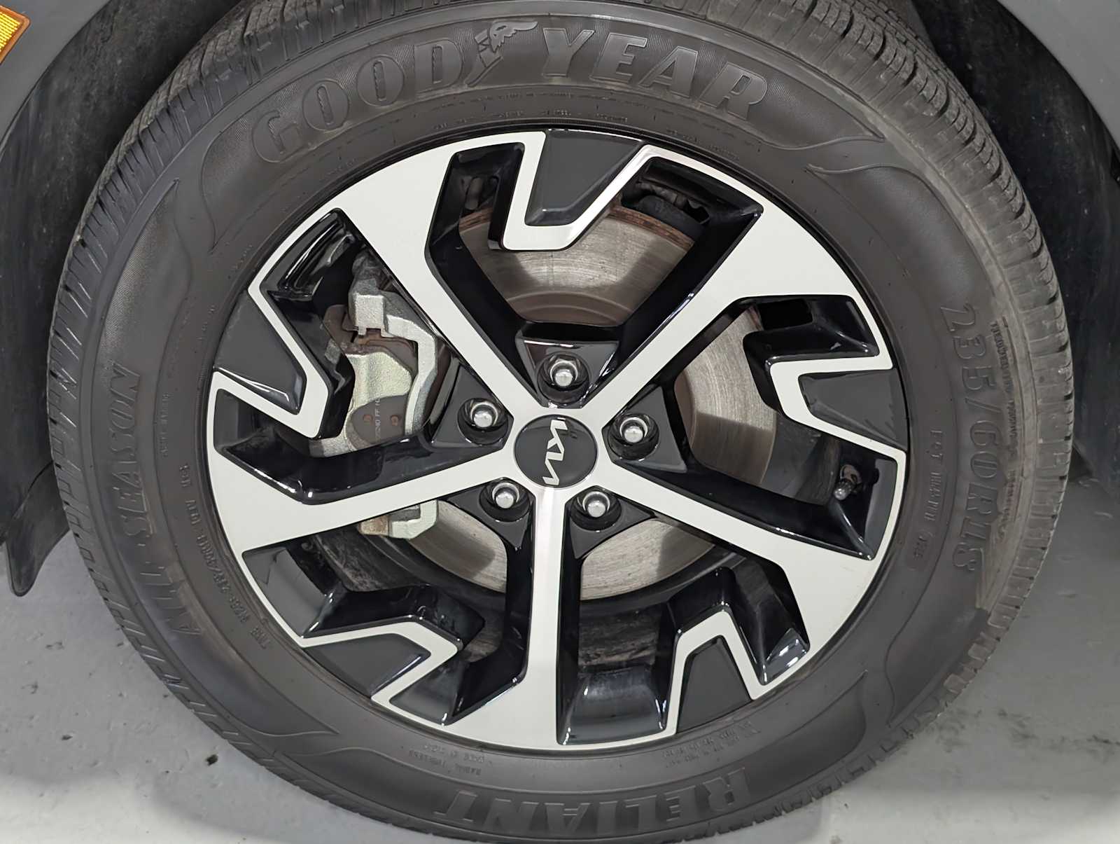 View vehicle photo 3