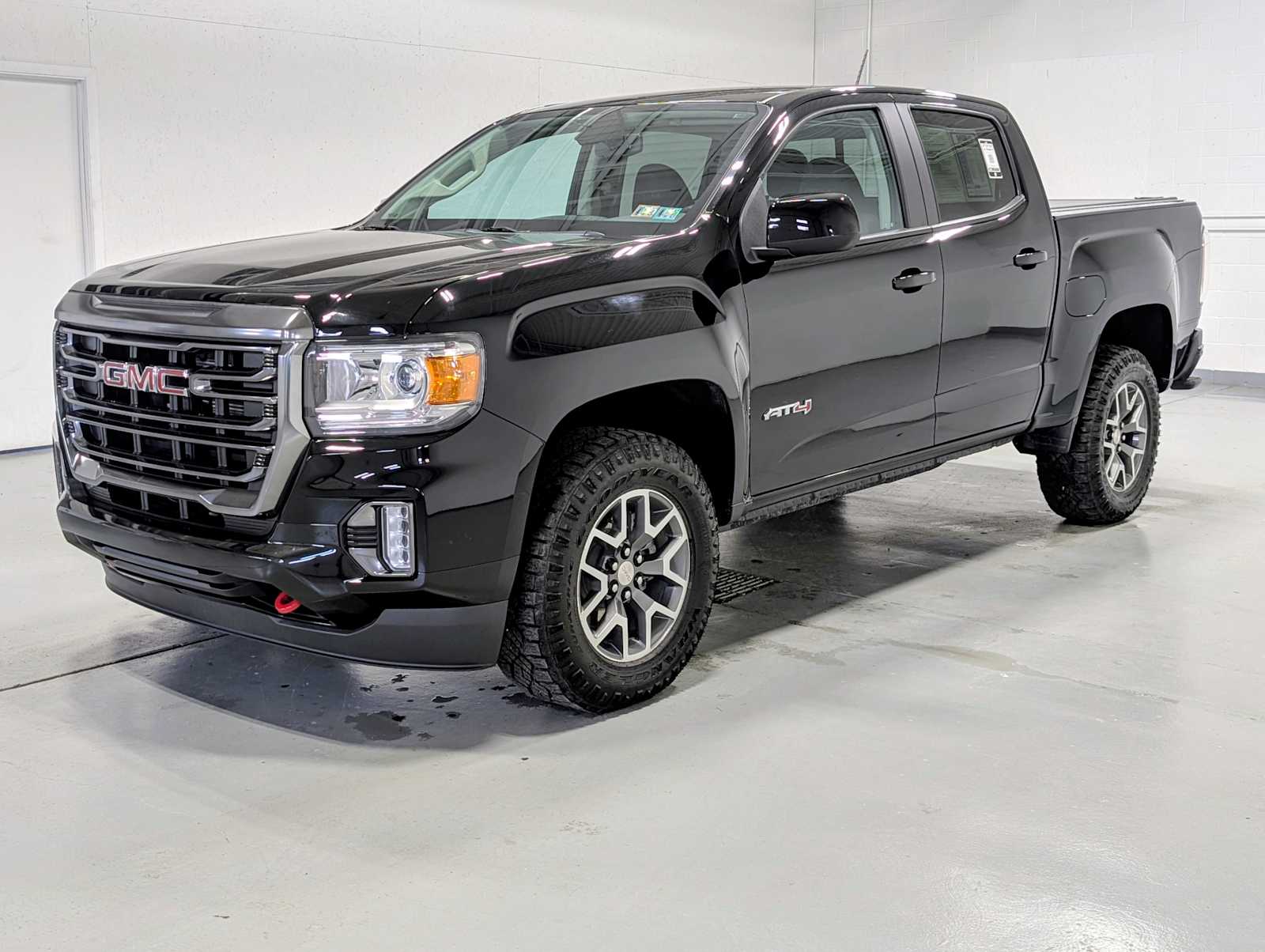 Onyx Black 2022 GMC Canyon AT4 Crew Cab 4WD with Leather Pickup Truck Four-Wheel Drive 8-Speed Automatic