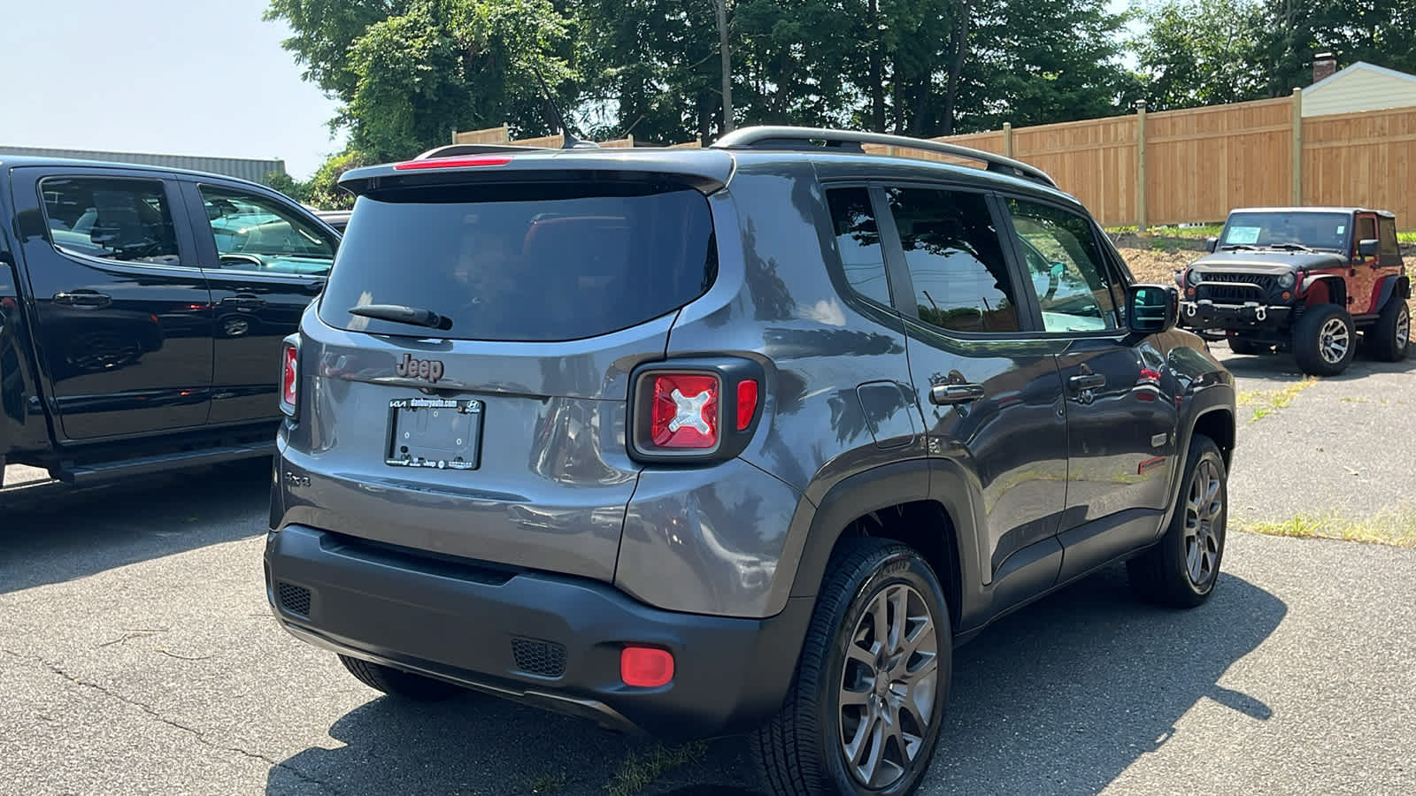 2016 Jeep Renegade 75th Anniversary 5