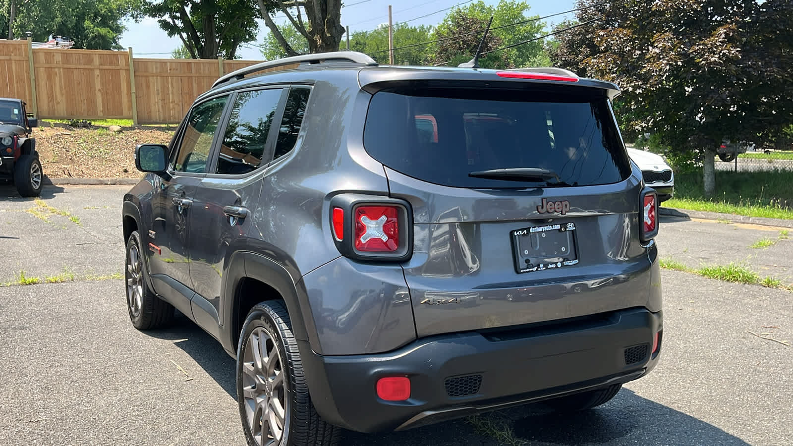 2016 Jeep Renegade 75th Anniversary 7