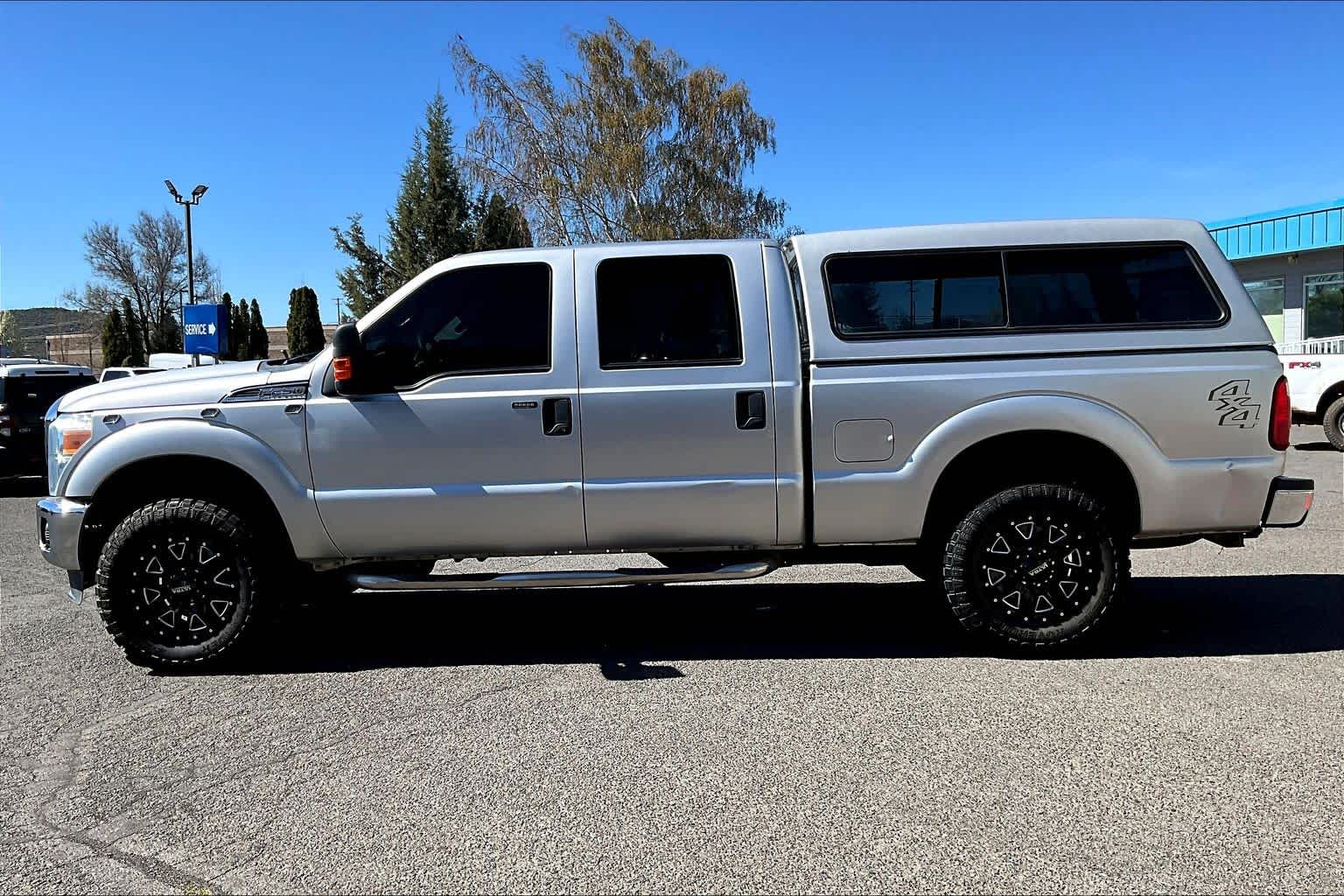 View vehicle photo 3