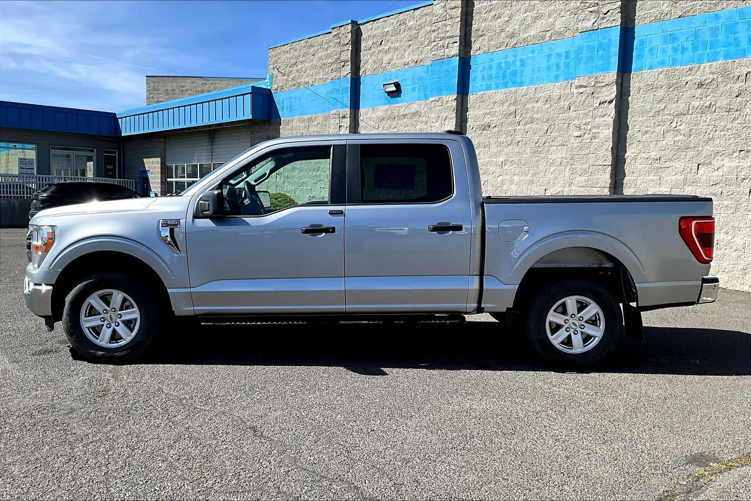 View vehicle photo 3