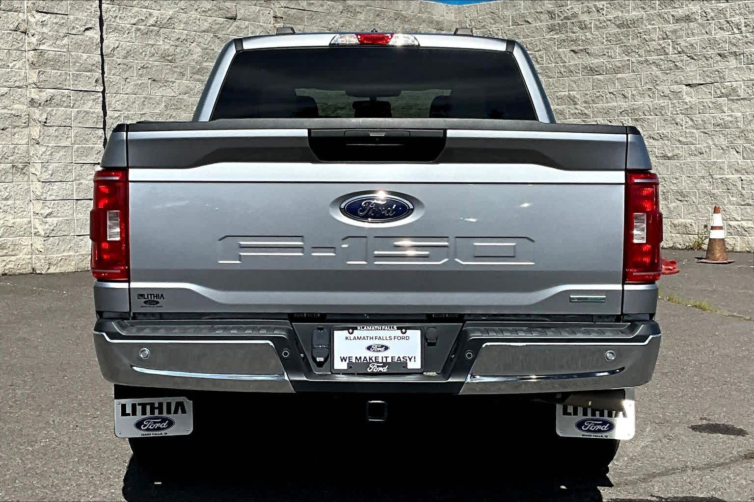 View vehicle photo 5