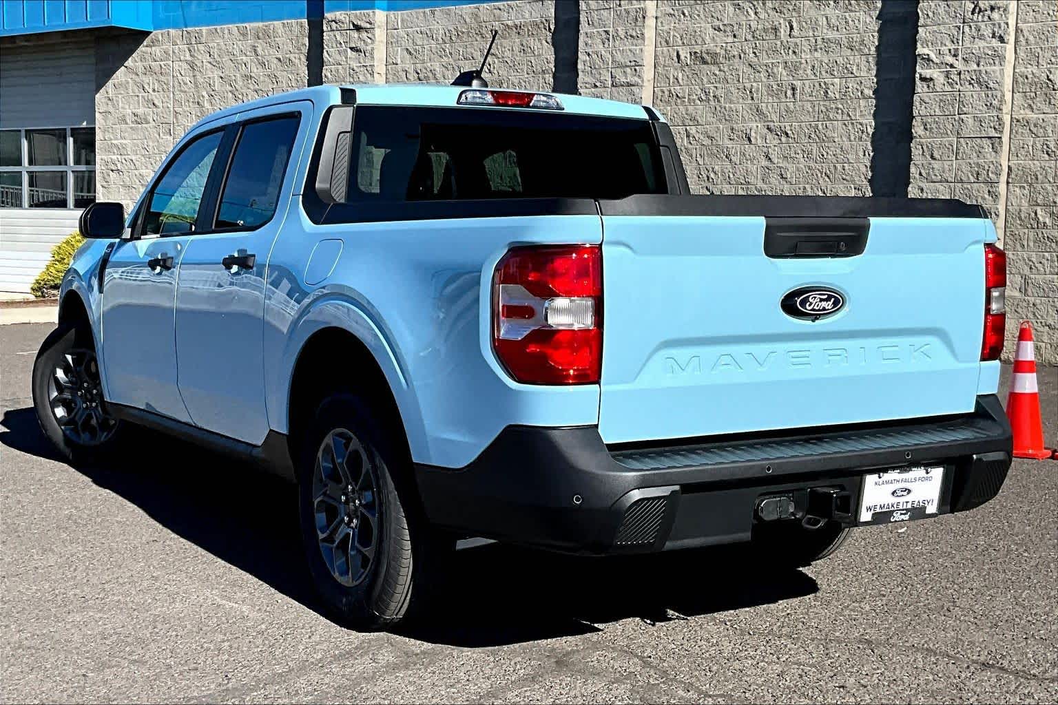 View vehicle photo 4