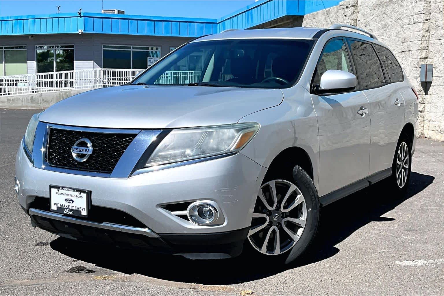  2015 Nissan Pathfinder SV 4WD   