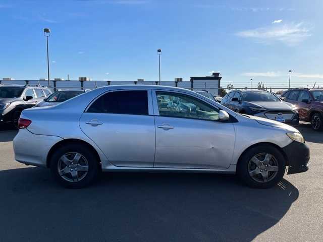 2010 Toyota Corolla LE 9