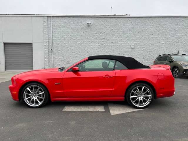 2013 Ford Mustang GT Premium 2