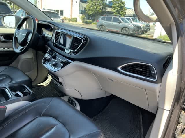 2018 Chrysler Pacifica Touring L 25