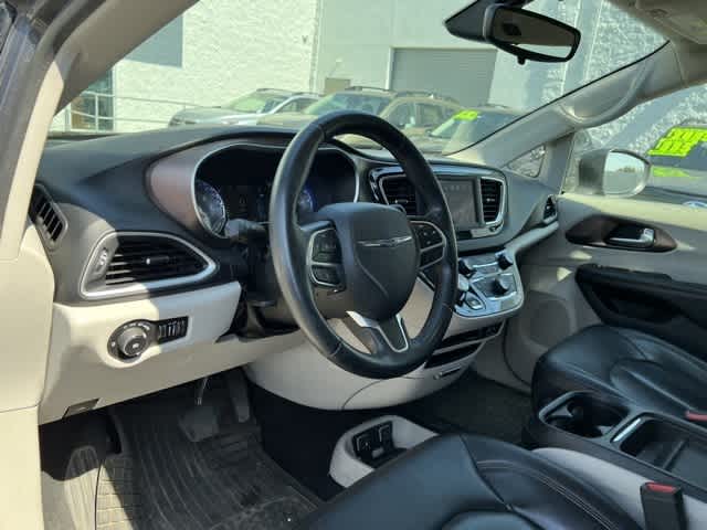 2018 Chrysler Pacifica Touring L 13