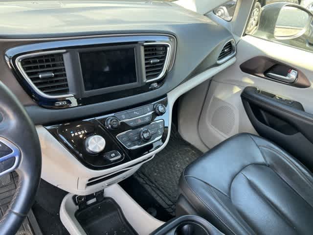 2018 Chrysler Pacifica Touring L 31
