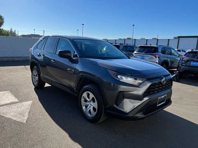 2022 Toyota RAV4 LE 11