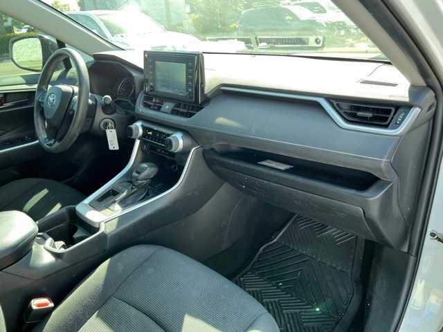 2019 Toyota RAV4 LE 26