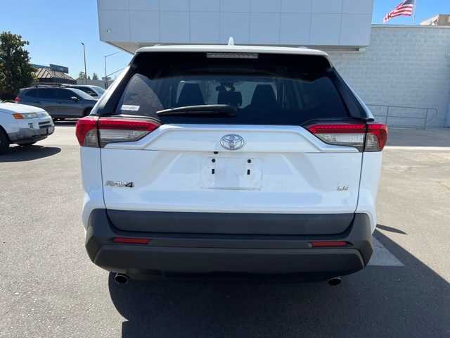 2019 Toyota RAV4 LE 4