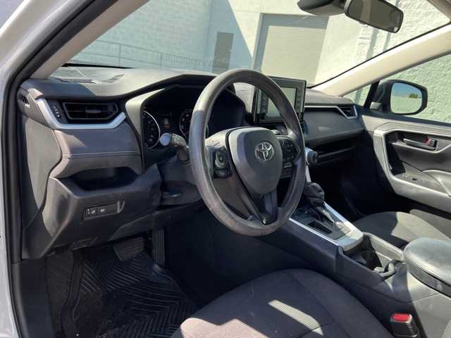 2019 Toyota RAV4 LE 14