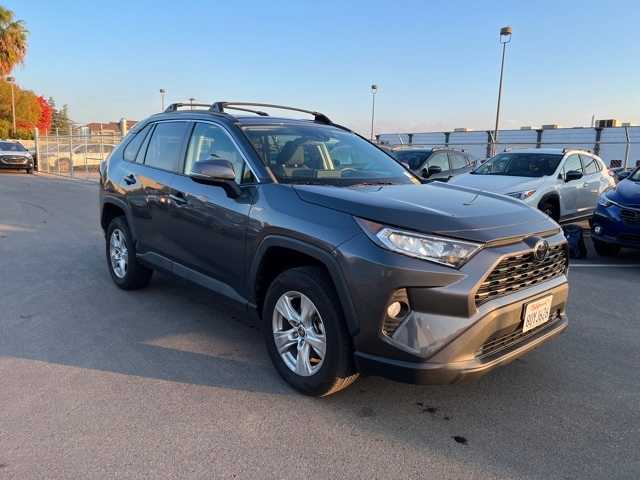 2021 Toyota RAV4 XLE 11