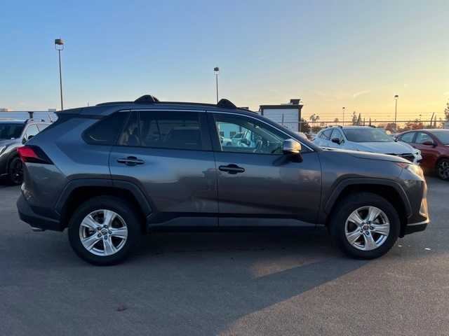 2021 Toyota RAV4 XLE 10