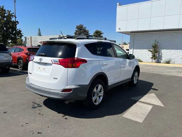 2013 Toyota RAV4 XLE 9