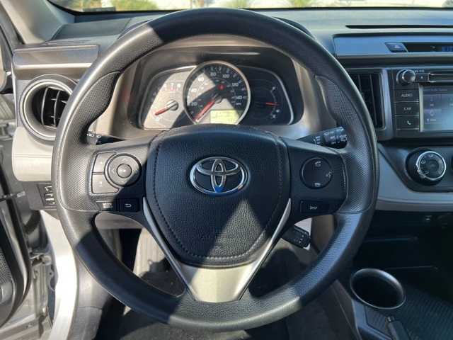 2015 Toyota RAV4 LE 27