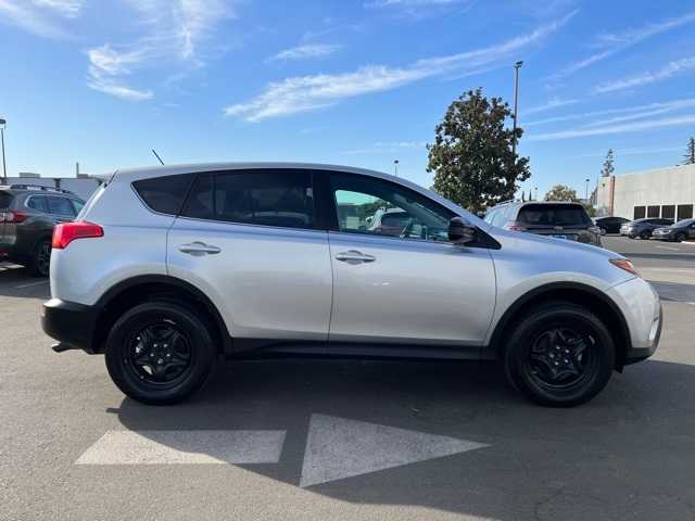 2015 Toyota RAV4 LE 10