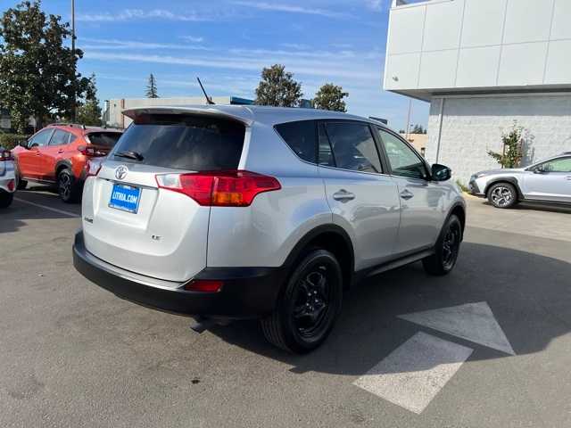 2015 Toyota RAV4 LE 9