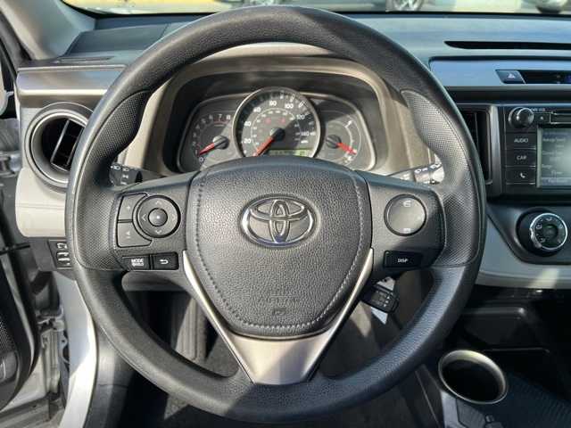 2015 Toyota RAV4 LE 34