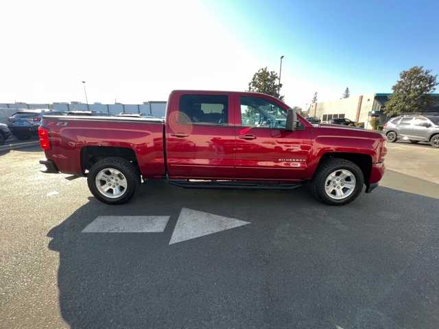 2018 Chevrolet Silverado 1500 LT 4WD Crew Cab 143.5 9