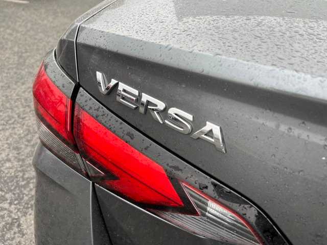 2021 Nissan Versa SV 5