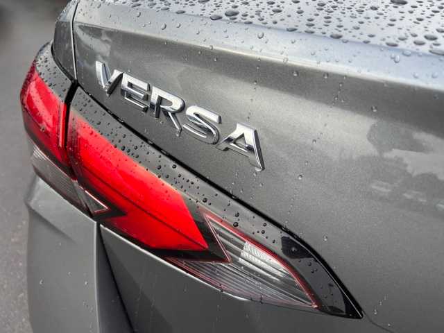 2021 Nissan Versa SV 5