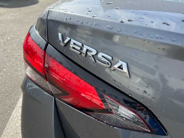 2020 Nissan Versa SV 5