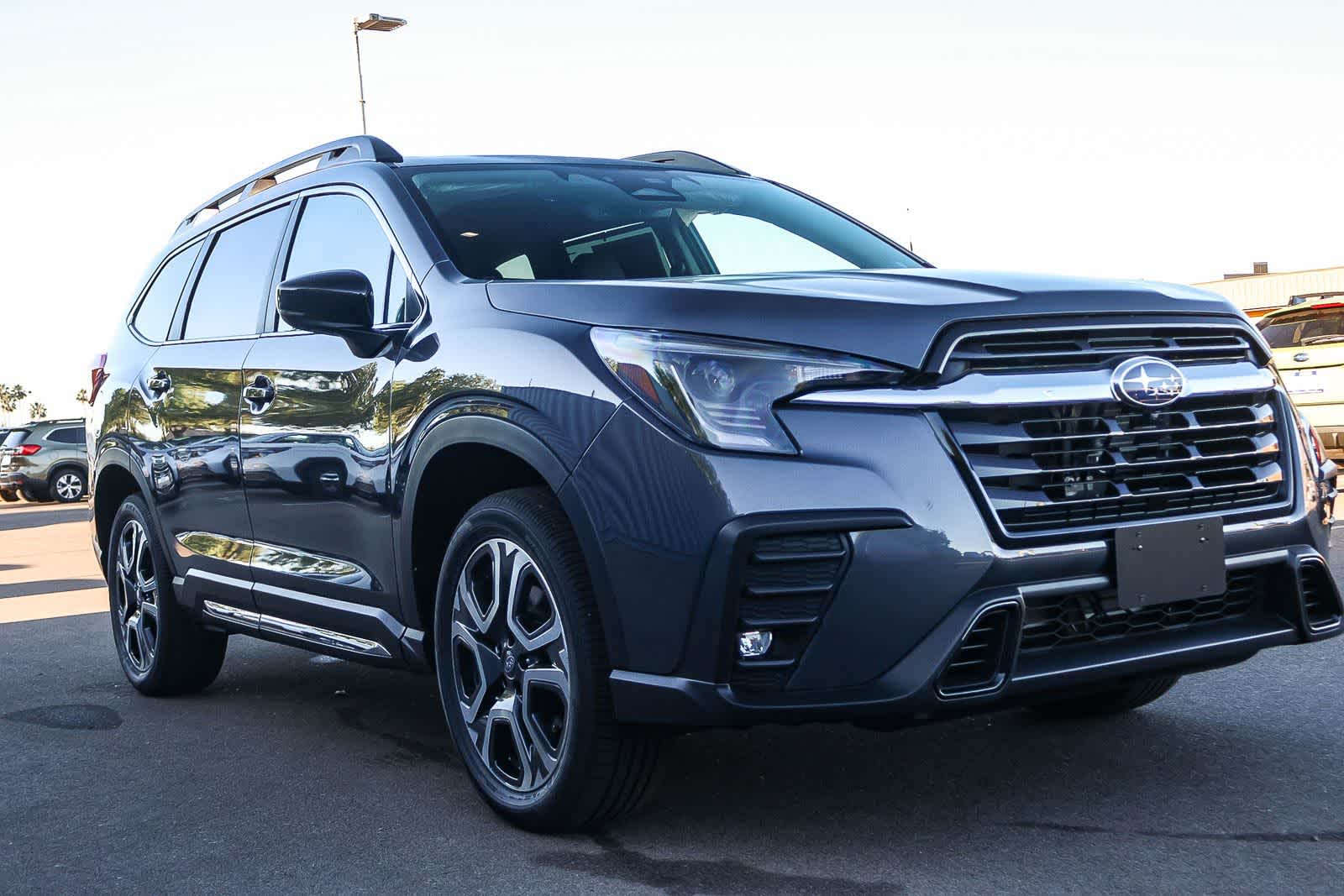 View vehicle photo 3