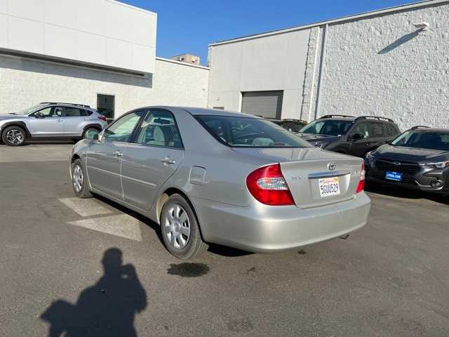 2004 Toyota Camry LE 3