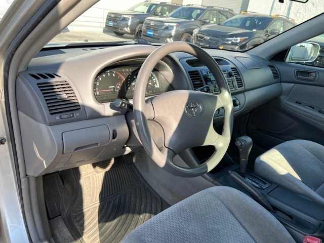 2004 Toyota Camry LE 13