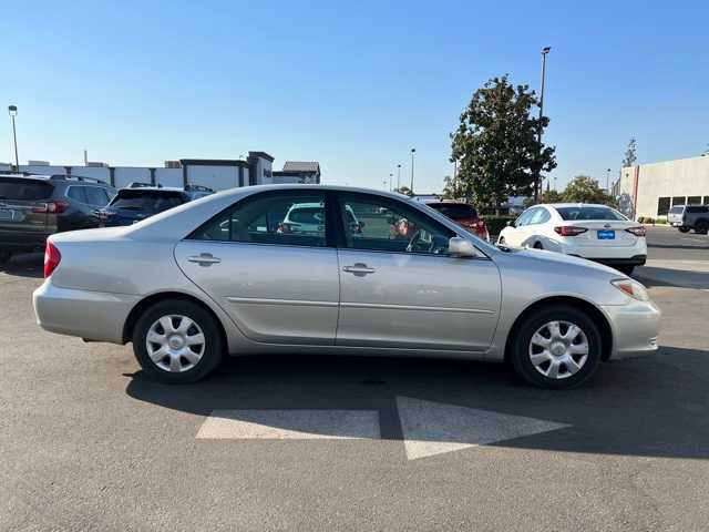 2004 Toyota Camry LE 9