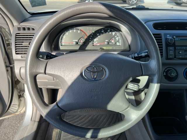 2004 Toyota Camry LE 29