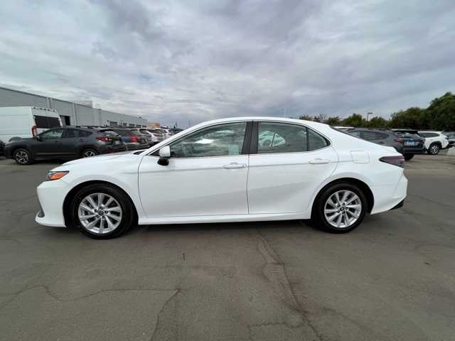 2022 Toyota Camry LE 2