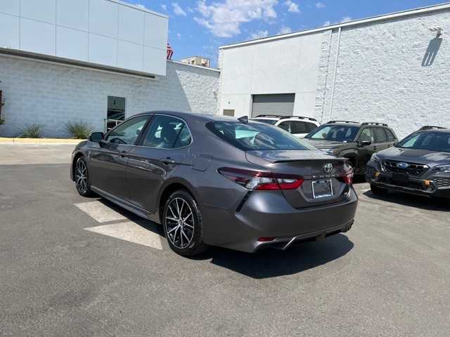 2021 Toyota Camry SE 3