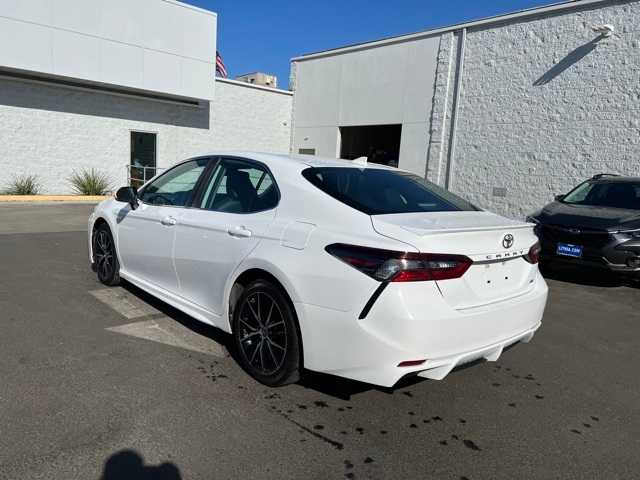 2022 Toyota Camry SE 3