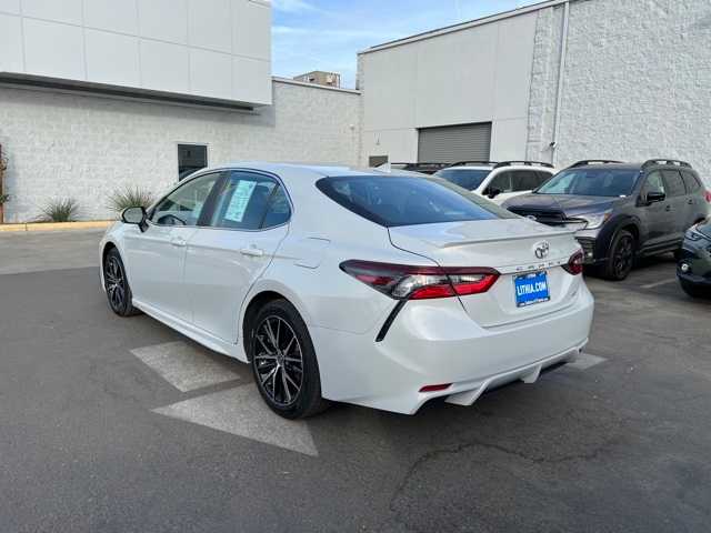 2024 Toyota Camry SE 3