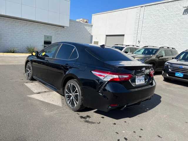 2020 Toyota Camry SE 3