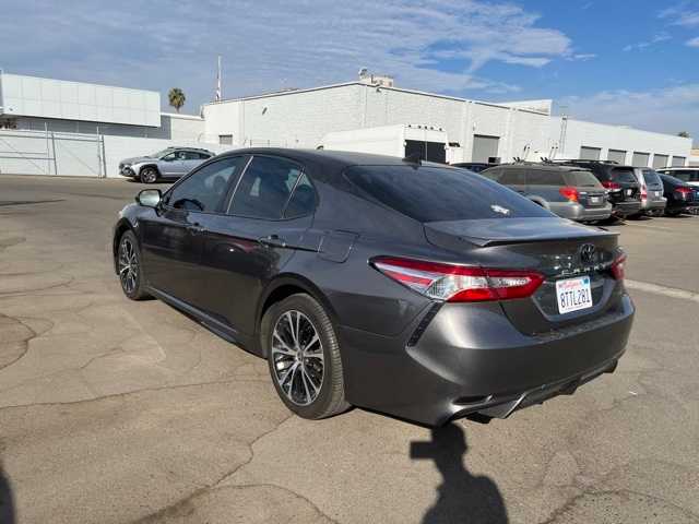 2020 Toyota Camry SE 3