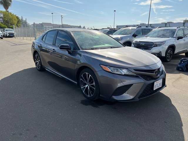 2020 Toyota Camry SE 10