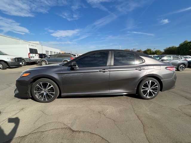 2020 Toyota Camry SE 2