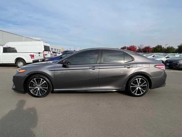 2020 Toyota Camry SE 2