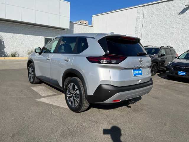 2023 Nissan Rogue SV 3