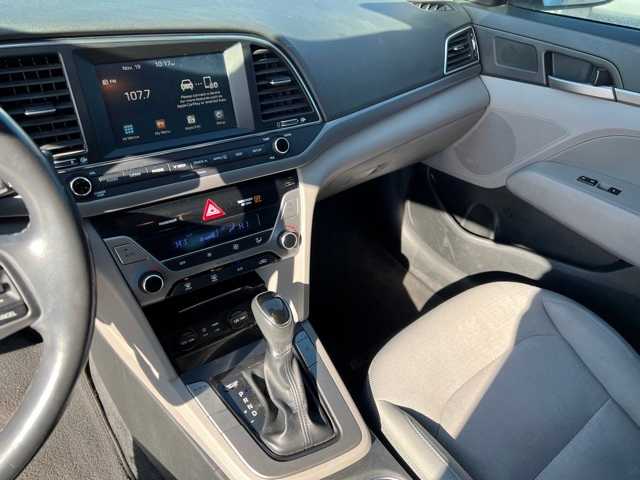 2017 Hyundai Elantra SE 31